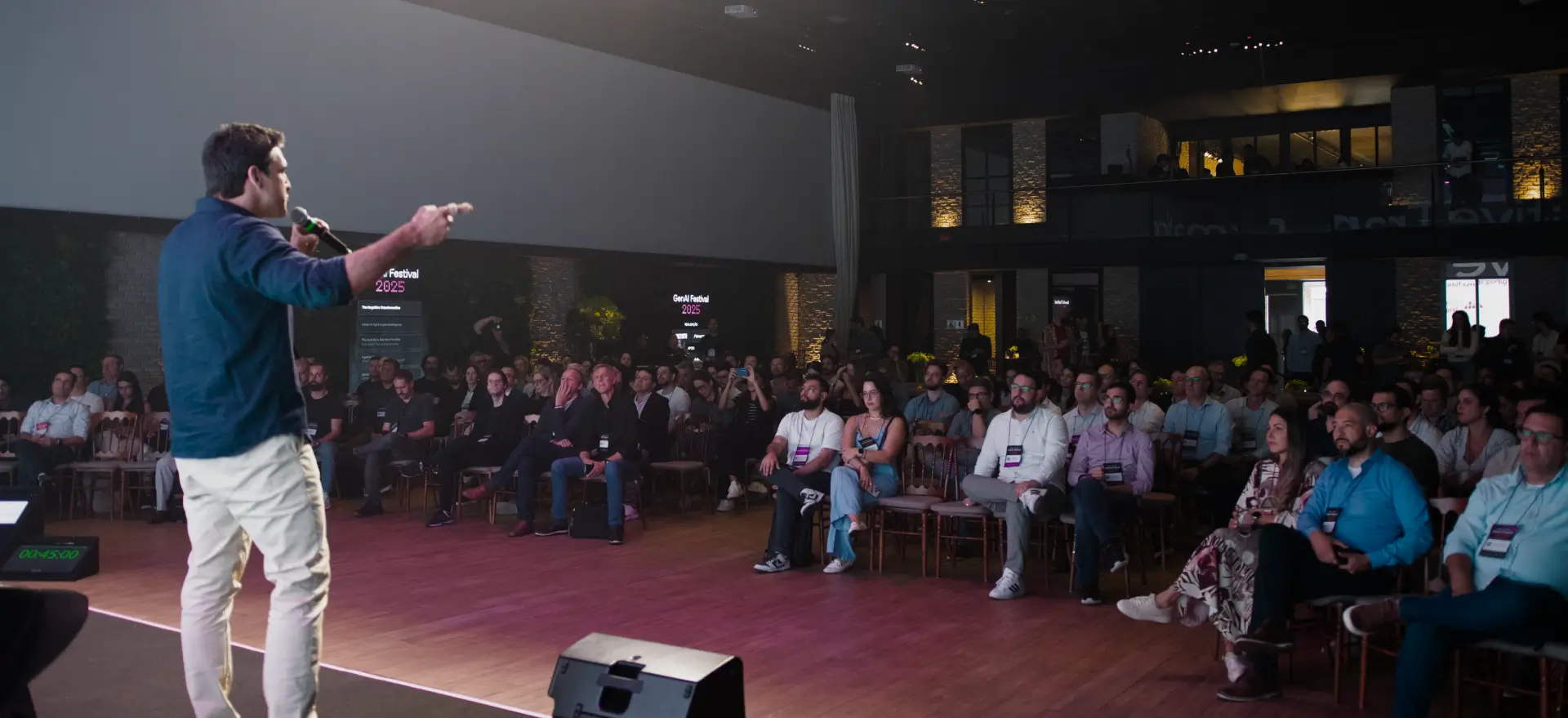 Palco e palestras